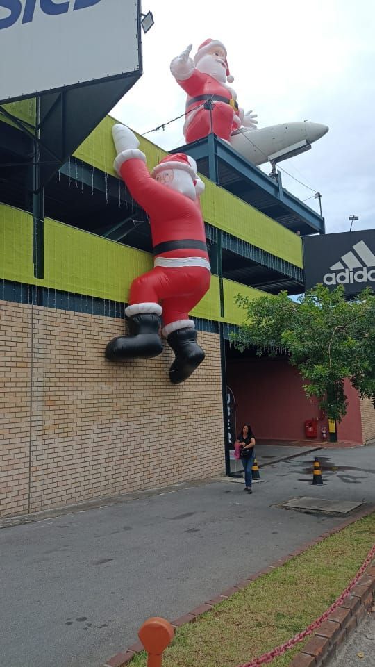 Papai Noel Escalando